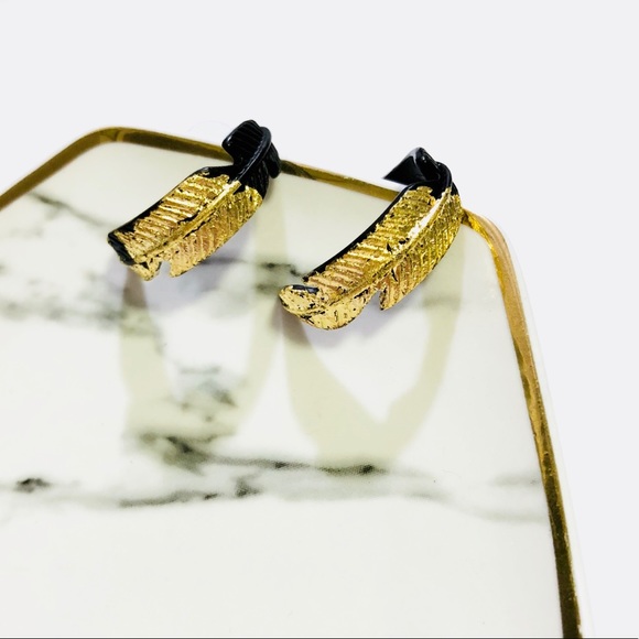 SADIE BLACK HOOP FEATHER W/ GOLD METALLIC EARRINGS - Picture 3 of 8